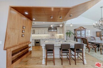 4460 Wilshire Blvd in Los Angeles, CA - Foto de edificio - Building Photo