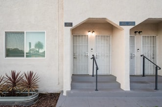 411 E Burnett St, Unit 411 in Long Beach, CA - Foto de edificio - Building Photo