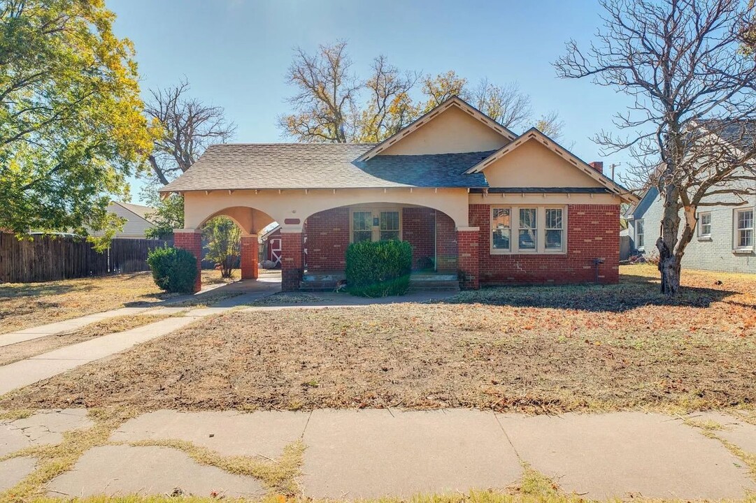 1907 23rd St in Lubbock, TX - Building Photo