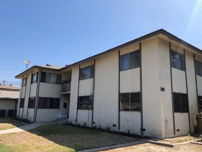 475 E 61st St in Long Beach, CA - Building Photo - Building Photo