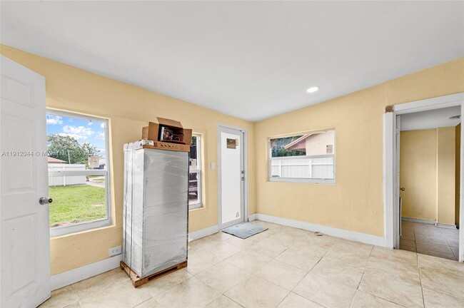 1835 NW 85th St in Miami, FL - Building Photo - Building Photo