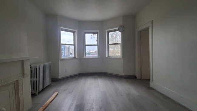 242 Bowers St, Unit 3 in Jersey City, NJ - Building Photo - Building Photo