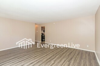 5987 Sunridge Dr in Cincinnati, OH - Building Photo - Building Photo