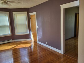 15 Cliff St, Unit 1 in Central Falls, RI - Foto de edificio - Building Photo