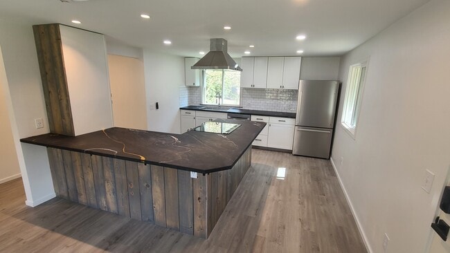 property at 13716 Kelly Rd NE