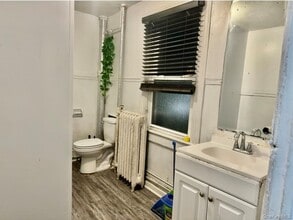 248 Lawrence Ave in Lawrence, NY - Building Photo - Building Photo