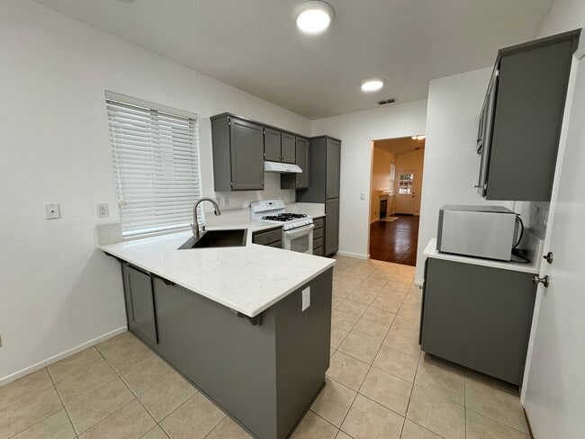 905 Sapphire Cir in Vacaville, CA - Building Photo - Building Photo