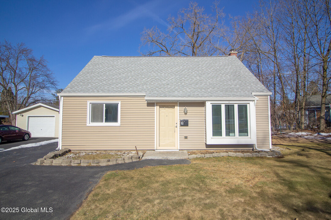 1 Charles Rd in Latham, NY - Building Photo