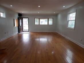 109-18 208th St in Queens, NY - Building Photo - Building Photo