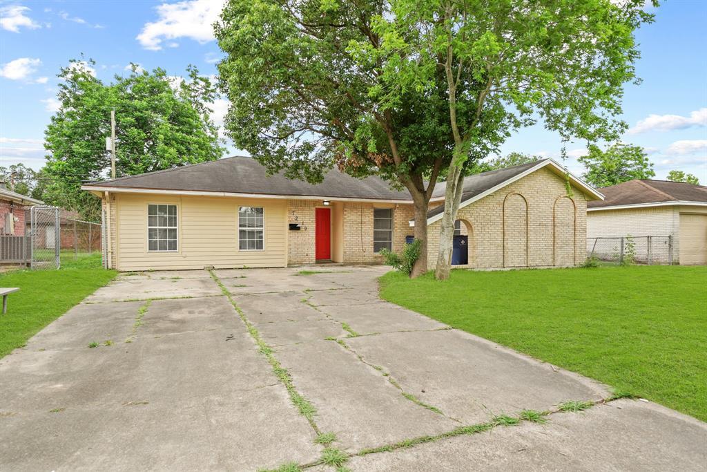 7219 Meadowlark Ln in Texas City, TX - Building Photo