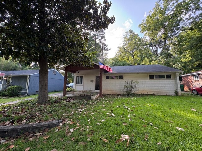 811 Manhasset Rd in Charlotte, NC - Building Photo - Building Photo