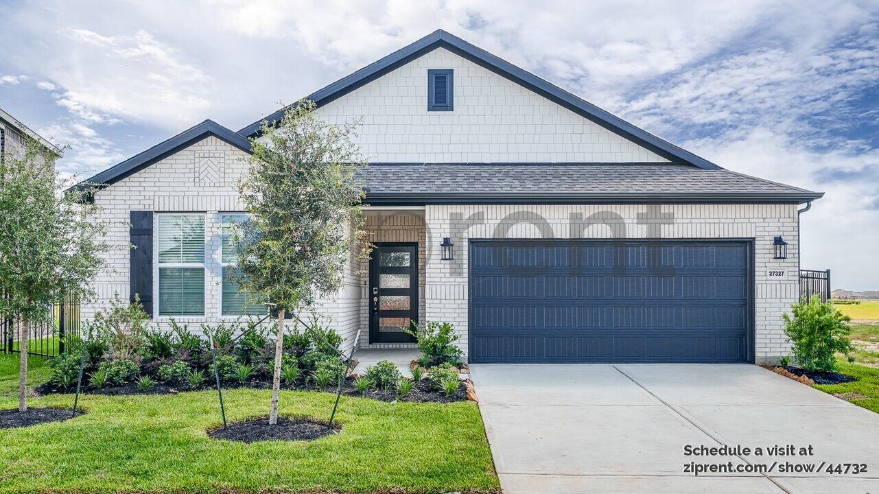 27327 Blue Pool Dr in Katy, TX - Building Photo