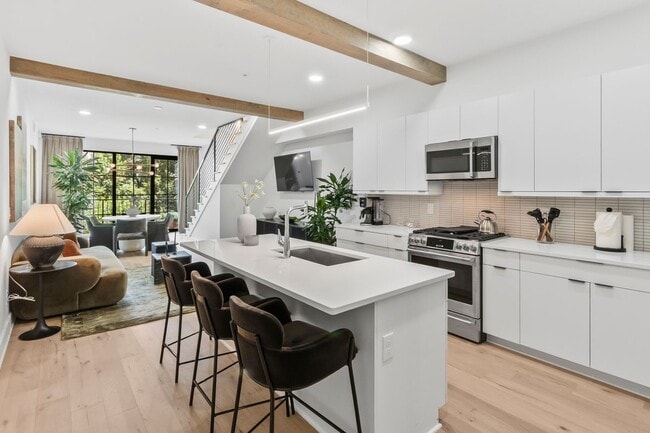 property at 346 Peters St SW