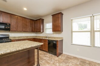 441 Chandler Bluff Ct SE in Grayson, GA - Foto de edificio - Building Photo