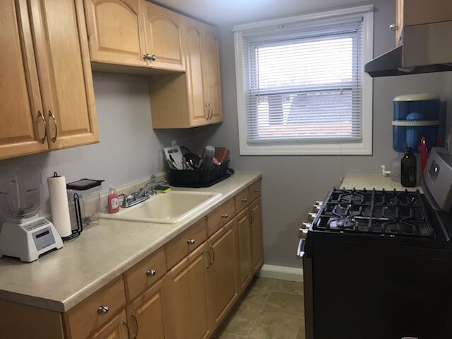 571 Avenue A in Bayonne, NJ - Building Photo