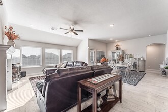 1810 Sunrise Cir in Centerton, AR - Foto de edificio - Building Photo