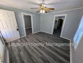 712 S Kirkman St in Liberty, NC - Building Photo - Building Photo