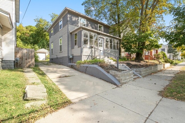 1021 Sherman St SE in Grand Rapids, MI - Building Photo - Building Photo