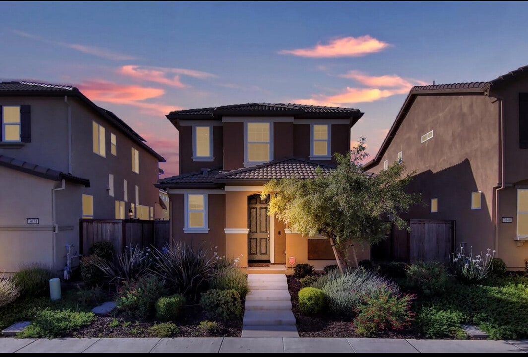 3032 Bowden Square Way in Sacramento, CA - Building Photo