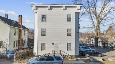 56 Lounsbury Ave in Waterbury, CT - Building Photo - Building Photo