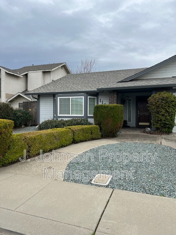1144 May Ave in Manteca, CA - Building Photo - Building Photo