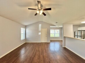 8823 Mansion Creek Cir in Tyler, TX - Building Photo - Building Photo