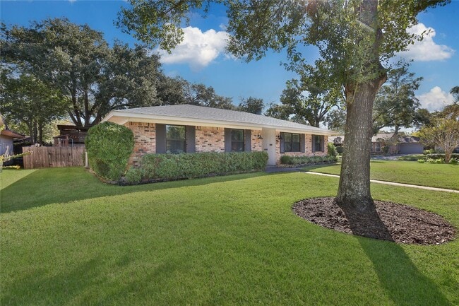 4402 Fallbrook Dr