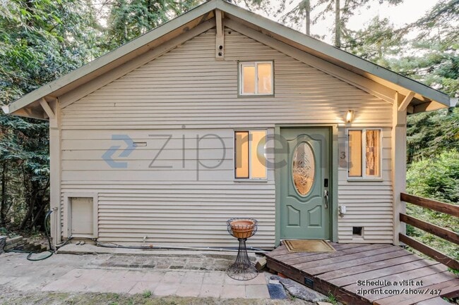 17363 Park Ave in Guerneville, CA - Foto de edificio - Building Photo
