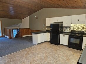 132 Maranacook Rd in Winthrop, ME - Building Photo - Building Photo