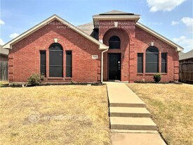 7000 Club Creek Dr in Fort Worth, TX - Building Photo