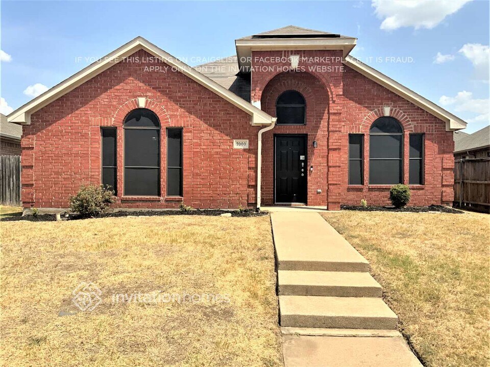 7000 Club Creek Dr in Fort Worth, TX - Building Photo