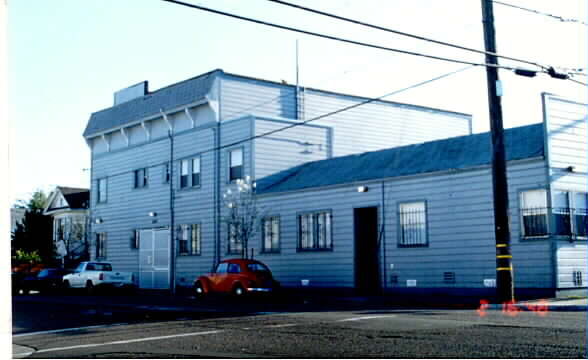 3275 Hollis St in Oakland, CA - Foto de edificio - Building Photo