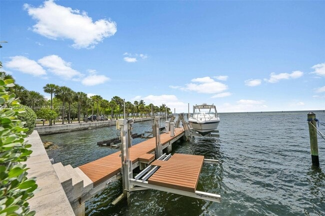3581 E Glencoe St in Miami, FL - Building Photo - Building Photo