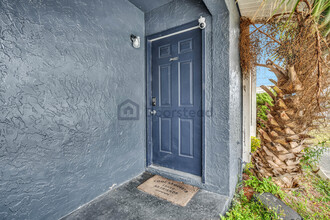 13056 N 20th St in Tampa, FL - Building Photo - Building Photo