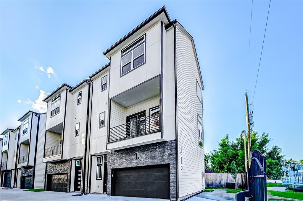 1913 Hoskins Dr in Houston, TX - Building Photo
