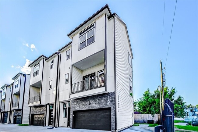 property at 1913 Hoskins Dr