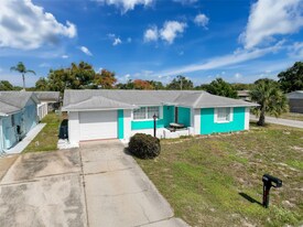 7815 Foxbloom Dr in Port Richey, FL - Building Photo