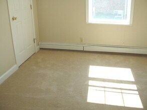 101 Waltham St, Unit 302 in Watertown, MA - Building Photo - Building Photo