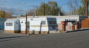 689 Fortner St Apartments