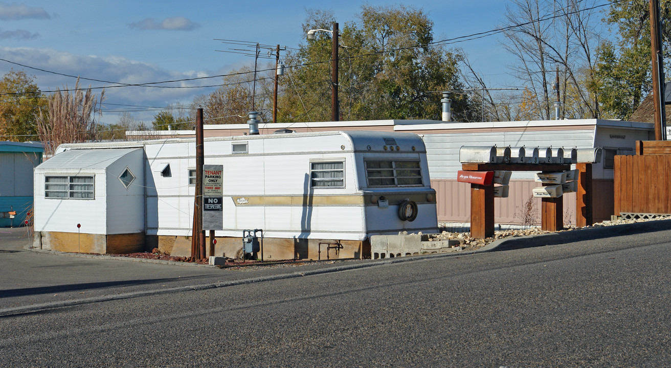 689 Fortner St in Ontario, OR - Building Photo