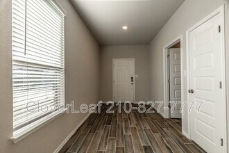 275 Kinsley Wy in New Braunfels, TX - Building Photo - Building Photo