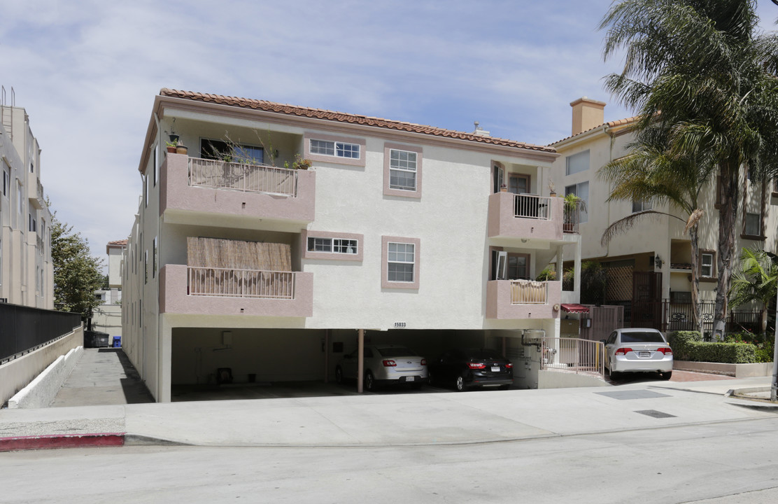 Dickens Courtyard  Three in Van Nuys, CA - Building Photo