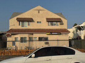 703 W 30th St in Los Angeles, CA - Building Photo