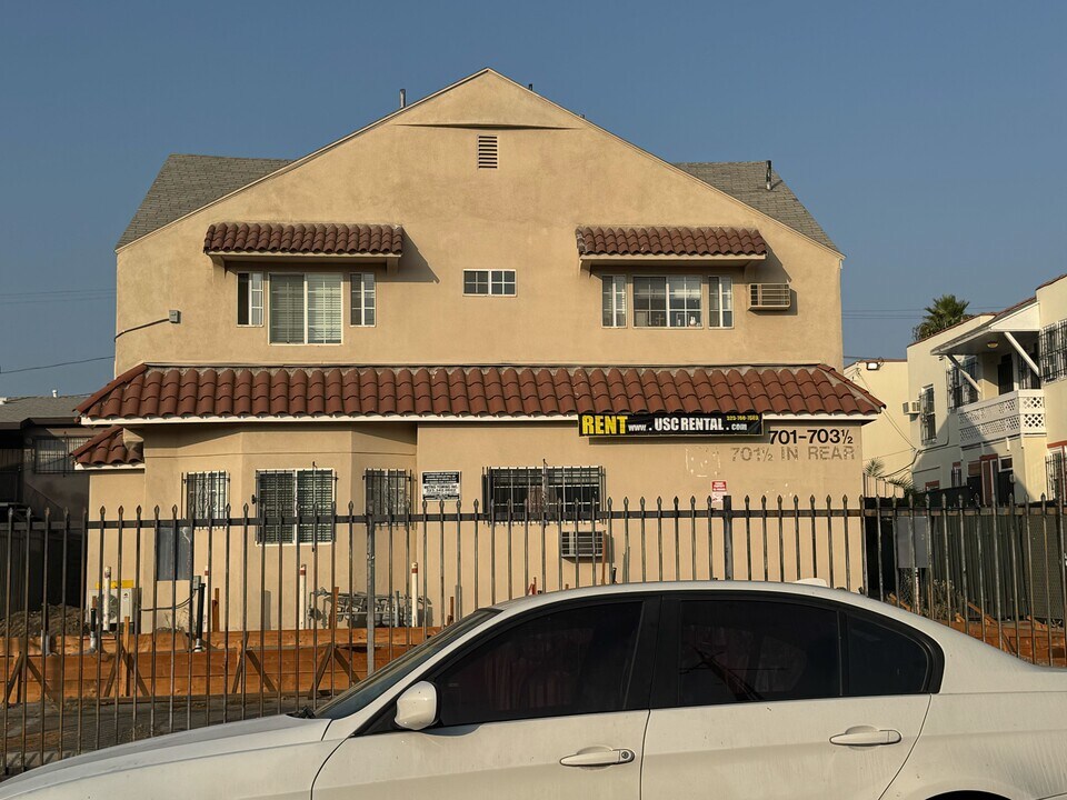 703 W 30th St in Los Angeles, CA - Foto de edificio