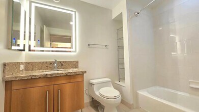 350 11th Ave, Unit 328 in San Diego, CA - Foto de edificio - Building Photo