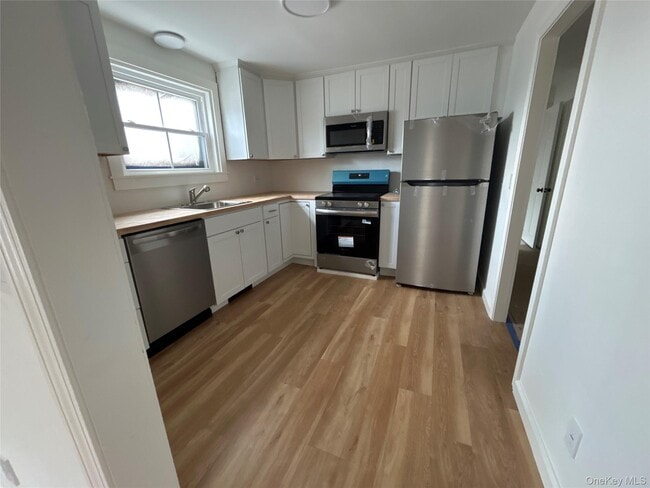 7 Dutchess Ave in Millerton, NY - Building Photo - Building Photo