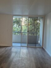 600 W 9th St, Unit 502 in Los Angeles, CA - Building Photo - Building Photo