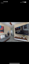 1555 1/2 32nd St Apartamentos