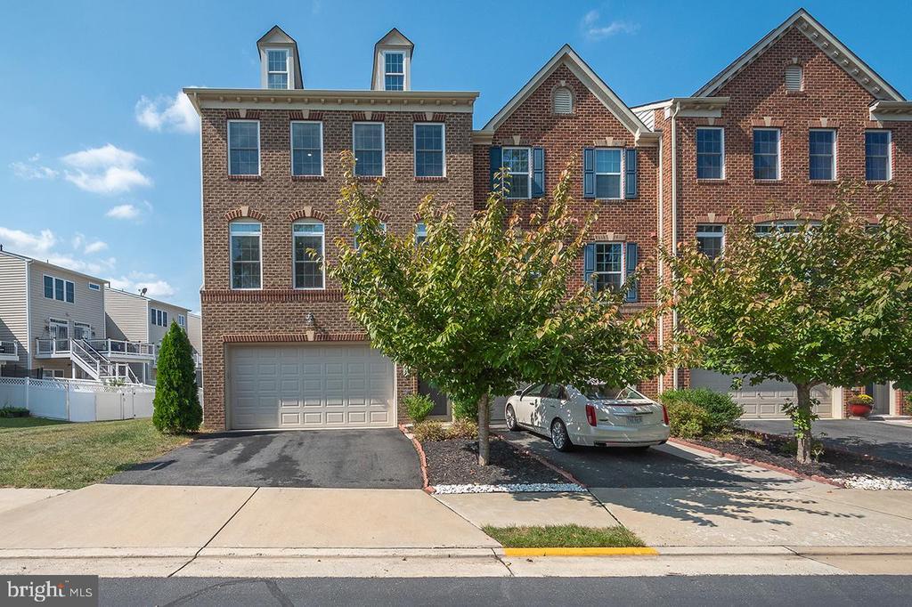 26039 Little Rocky Terrace in Aldie, VA - Building Photo