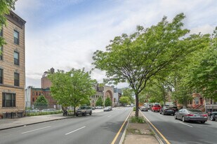 1512 Eastern Pky in Brooklyn, NY - Foto de edificio - Building Photo